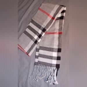 Clara Clark Wool Scarf Gray Black Rec White Plaid Soft Fringe Wrap NWOT Unisex